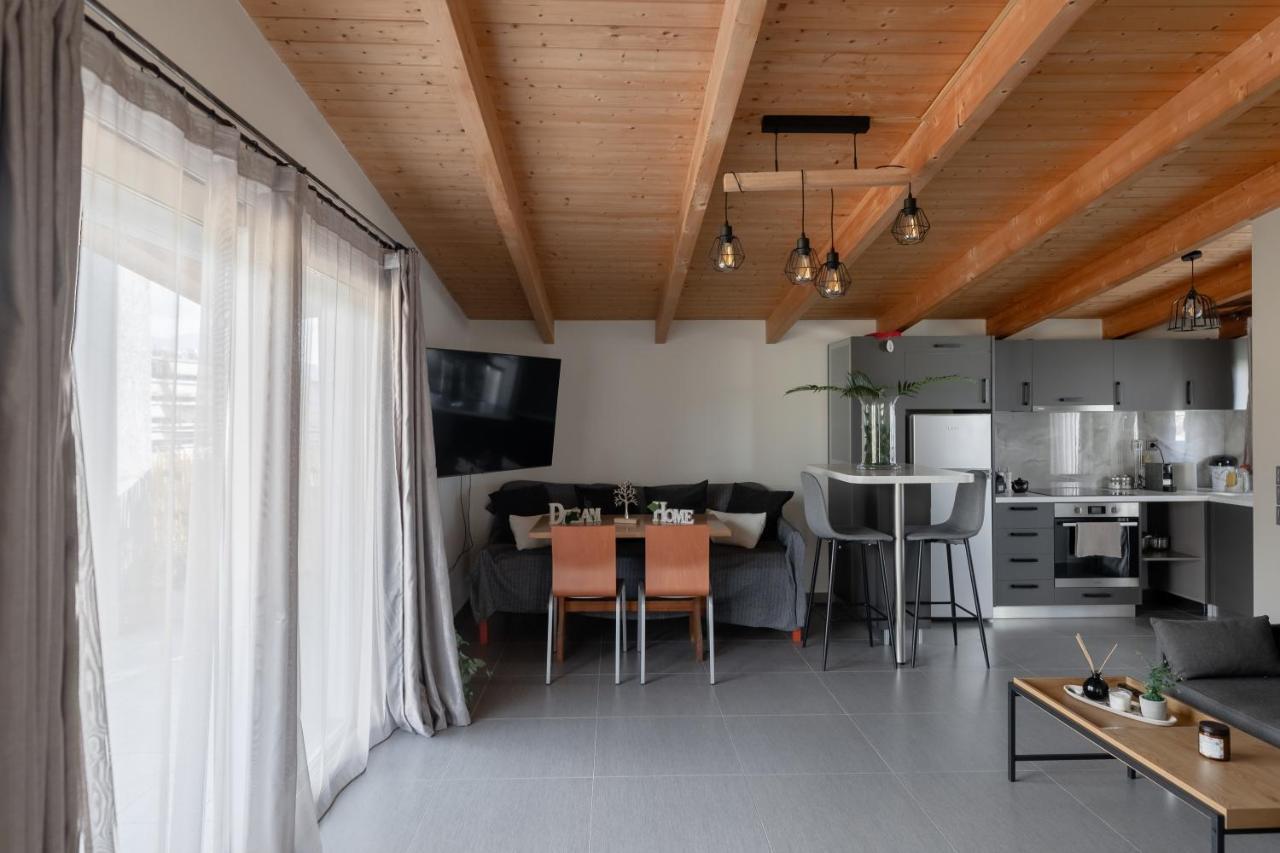 Deluxe Διαμερισμα Apartment Patras Exterior photo