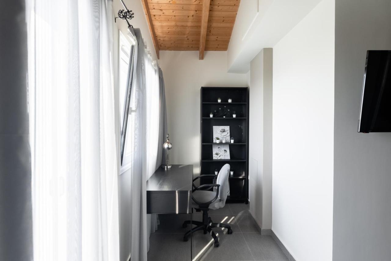 Deluxe Διαμερισμα Apartment Patras Exterior photo